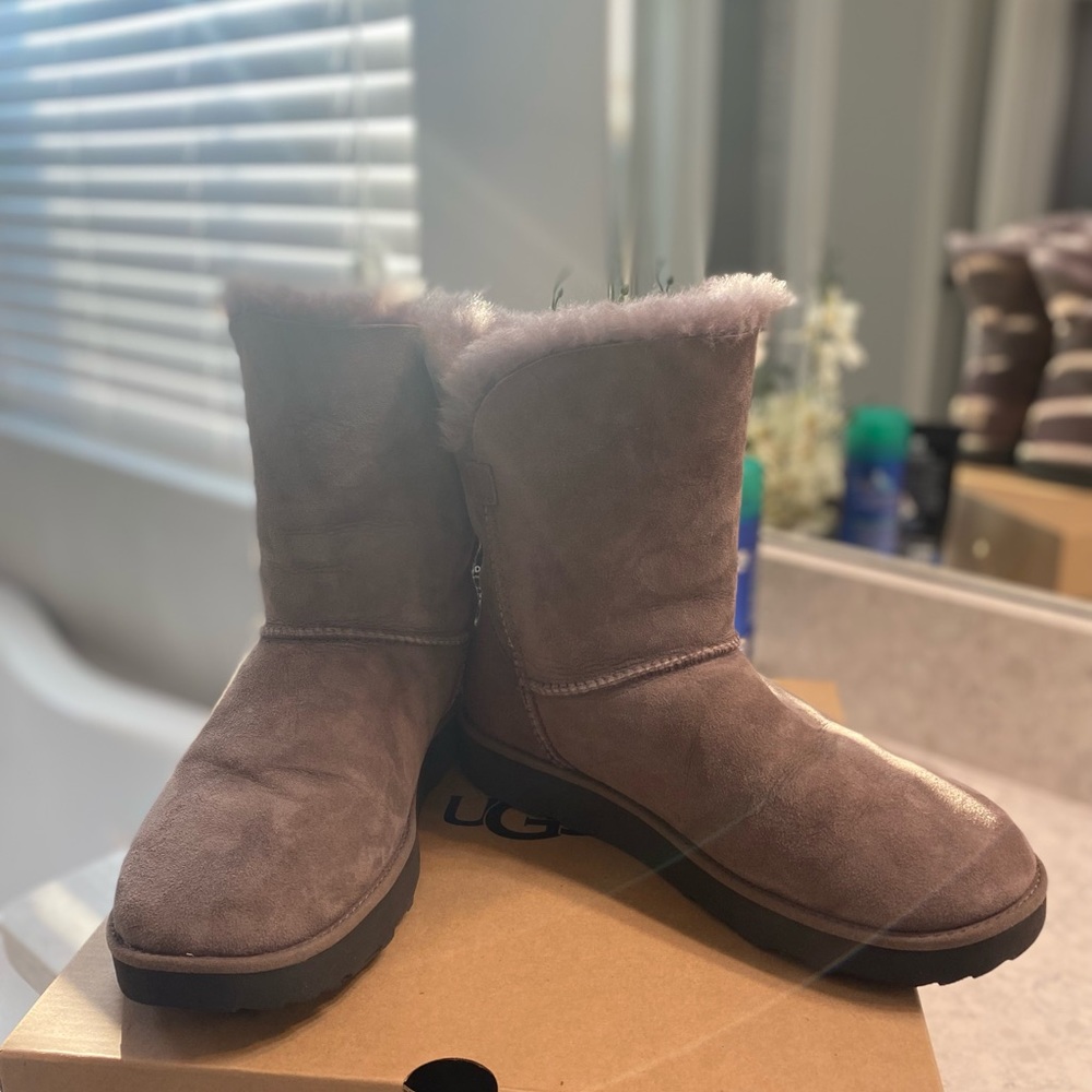 ugg classic cuff short women's boots